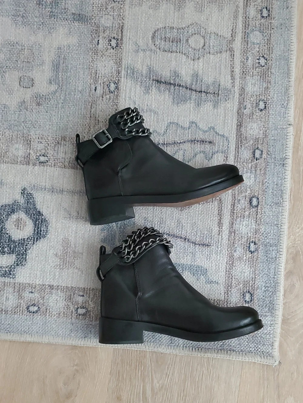 Tory Burch Bloomfield chain Black leather ankle Moto boots Shoes Sz7